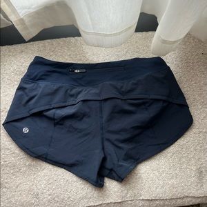 LULULEMON SPEED UP SHORTS 2.5’//SIZE 4